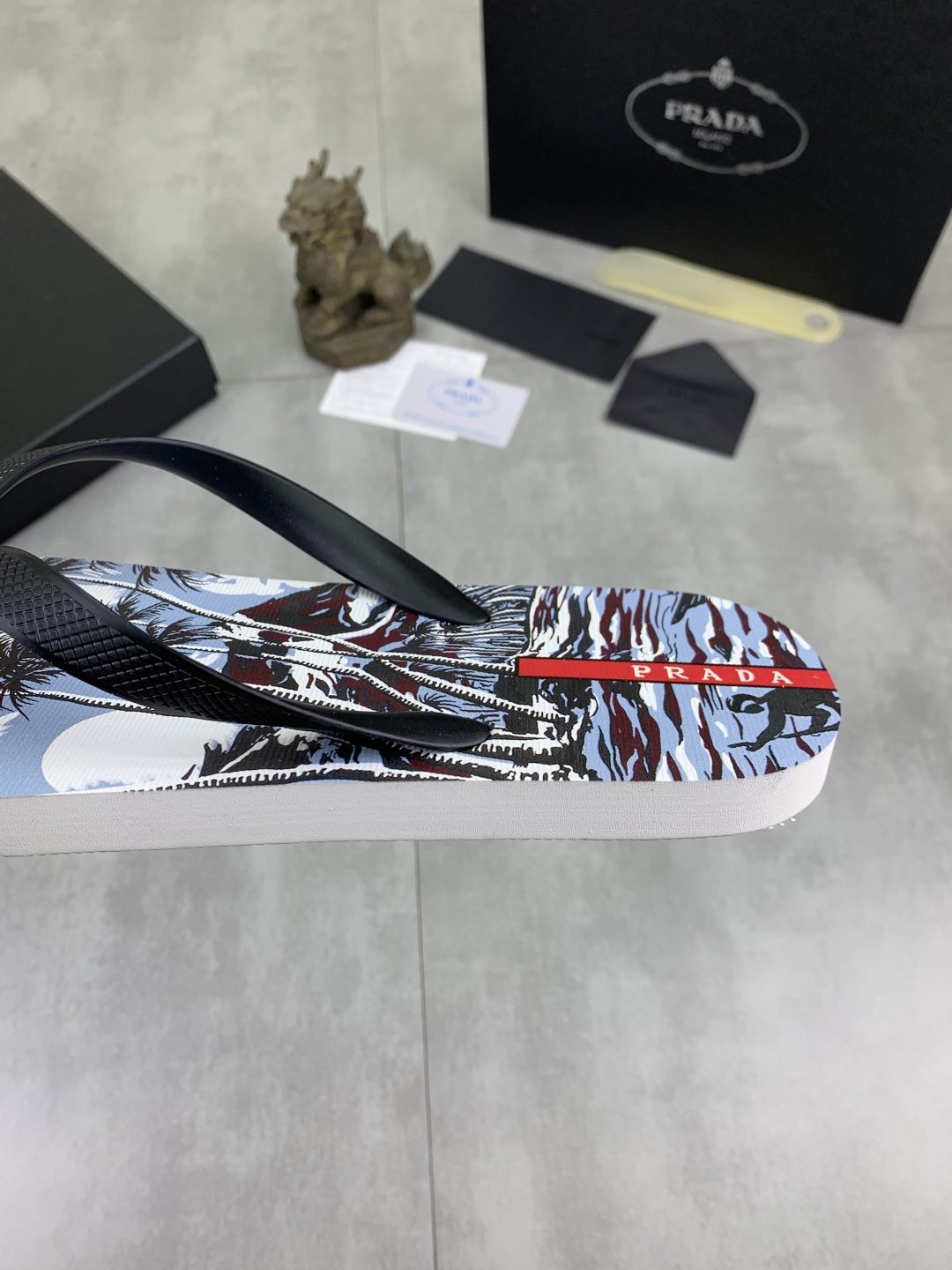 Prada Botanical Print Flip-Flops - Black & Multicolor Print